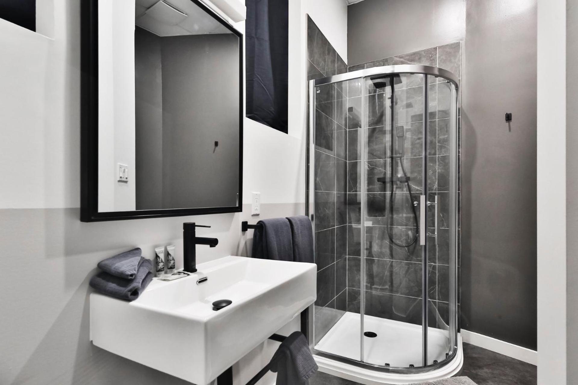 Pod Hotel Montréal Kültér fotó